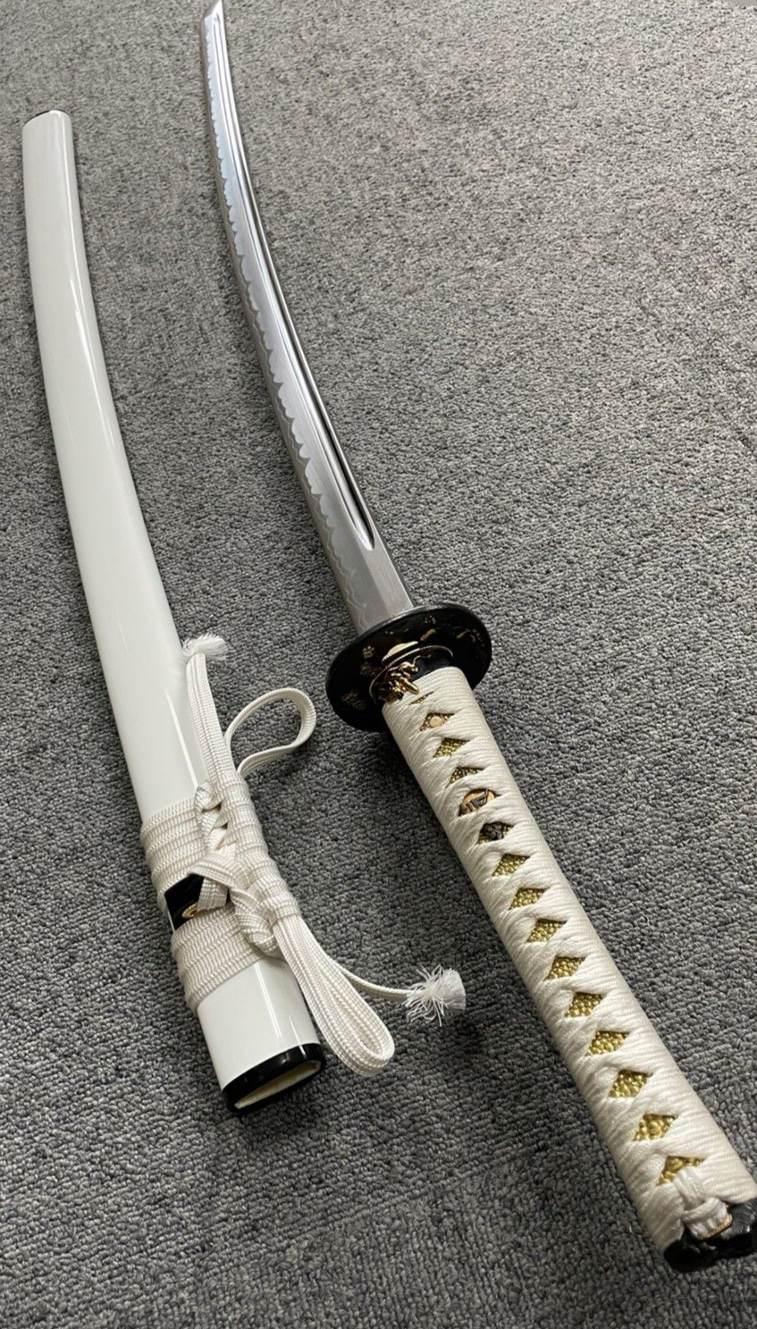 WHITE HAKI BLADE